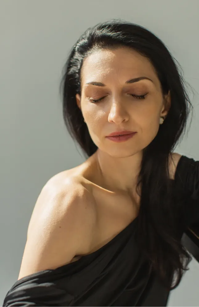 Woman looking to the side with eyes closed